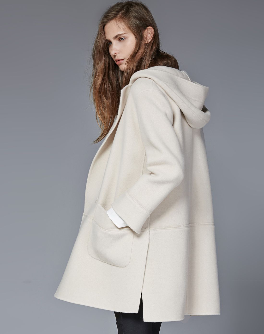 米色落肩连帽廓型大衣