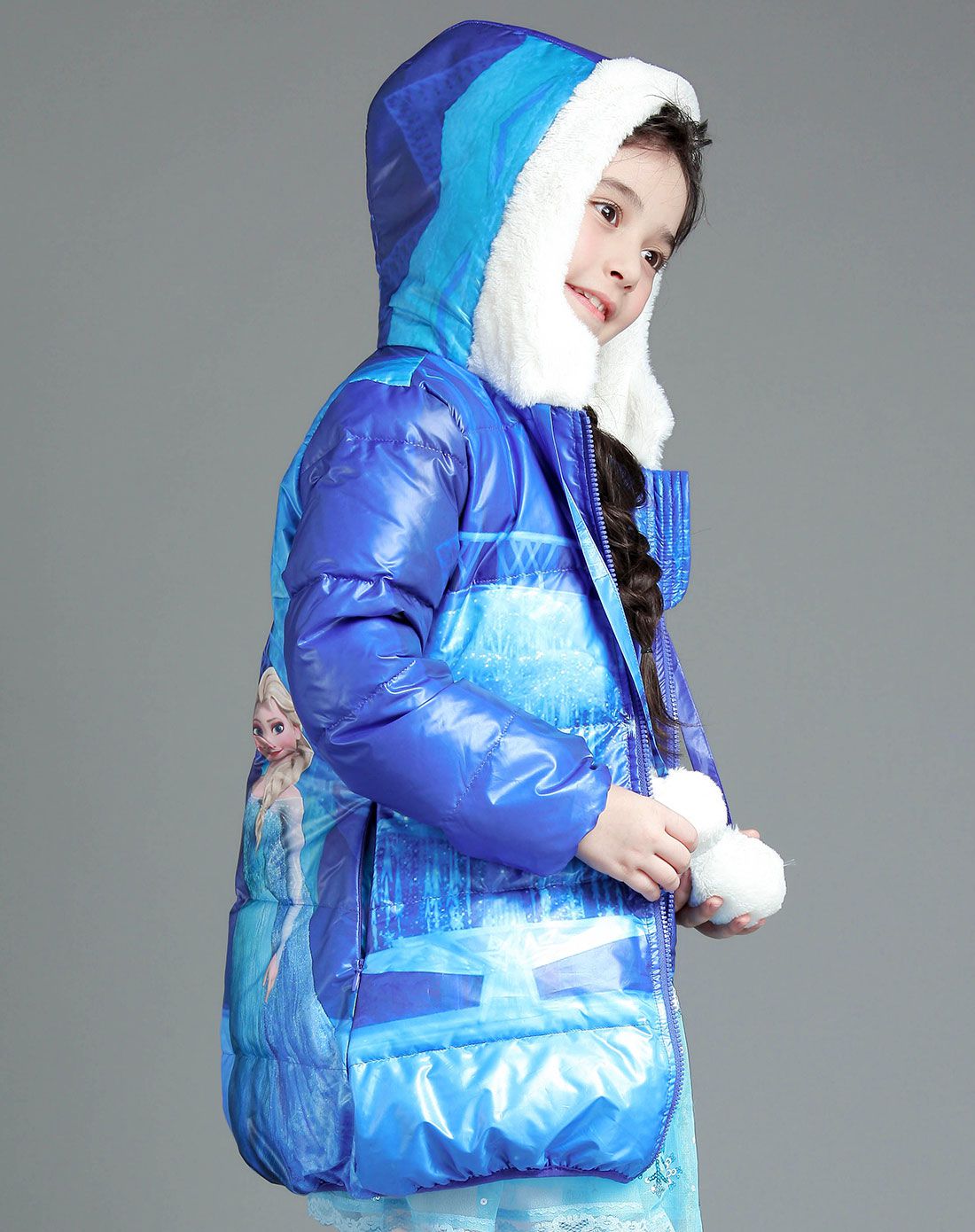 女童深蓝色羽绒服