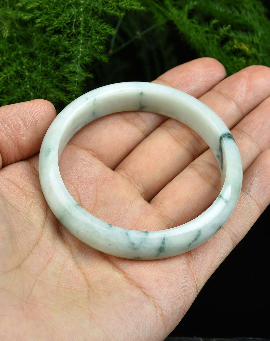 亿珍阁 天然糯种白底飘花翡翠59mm手镯 附证书