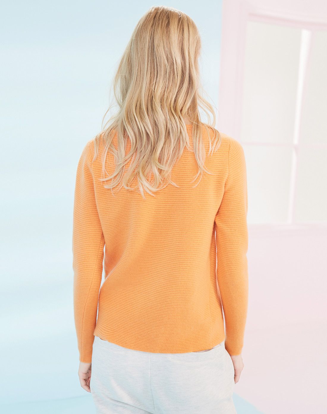 蜜橙色纯山羊绒加厚大圆领宽松女套衫