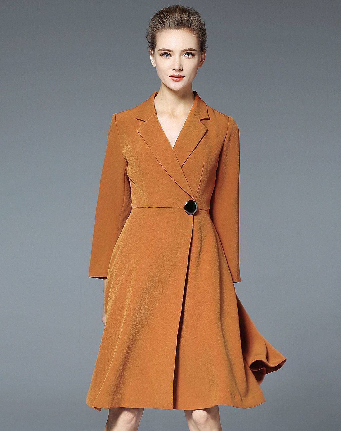 深橙色长袖翻领简约大气风衣