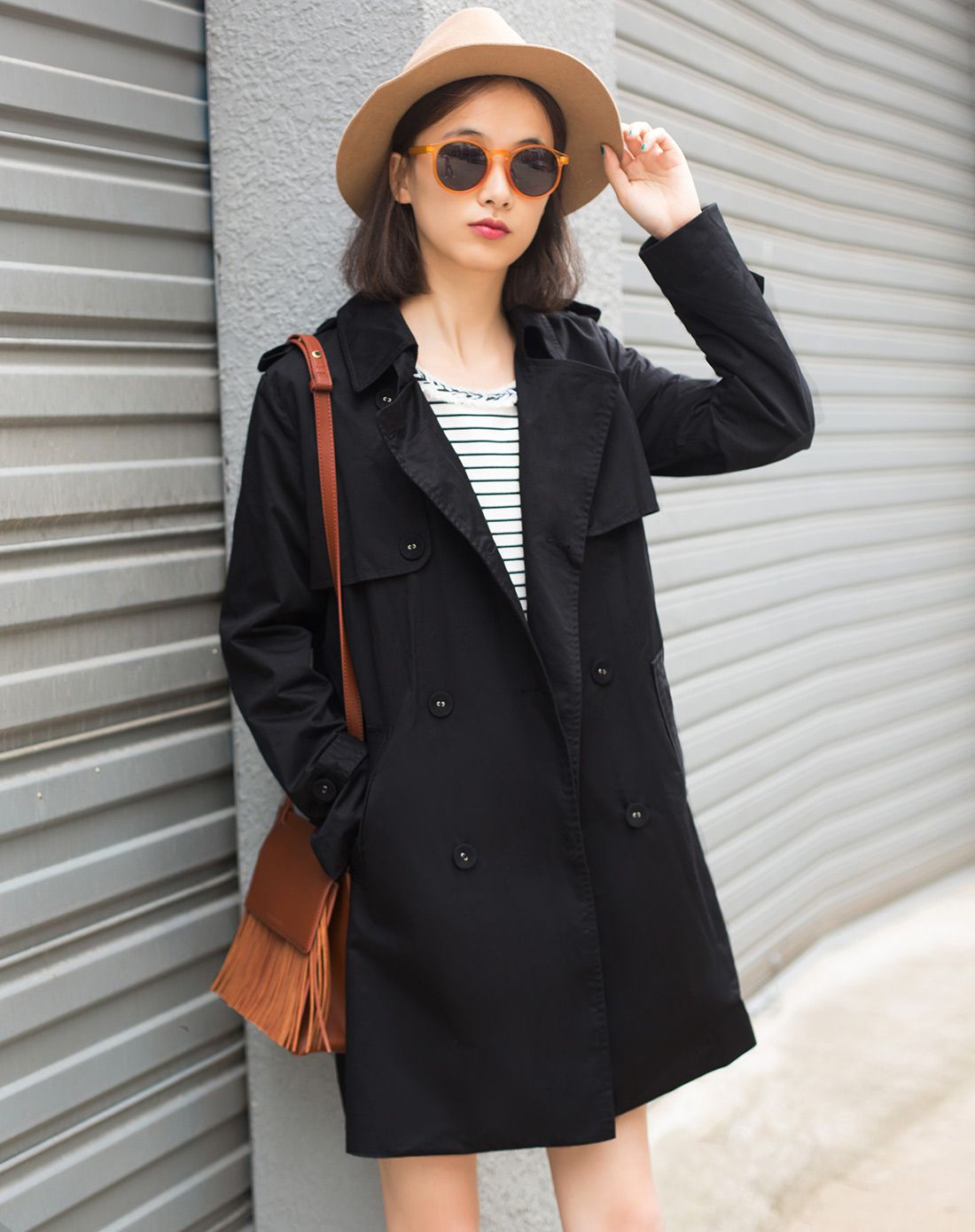 女款黑色中长款正常袖净色风衣外套