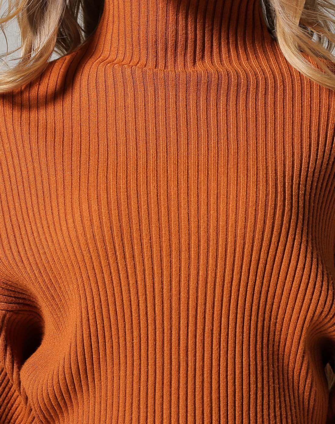 咖啡色立领蝙蝠袖休闲毛衣