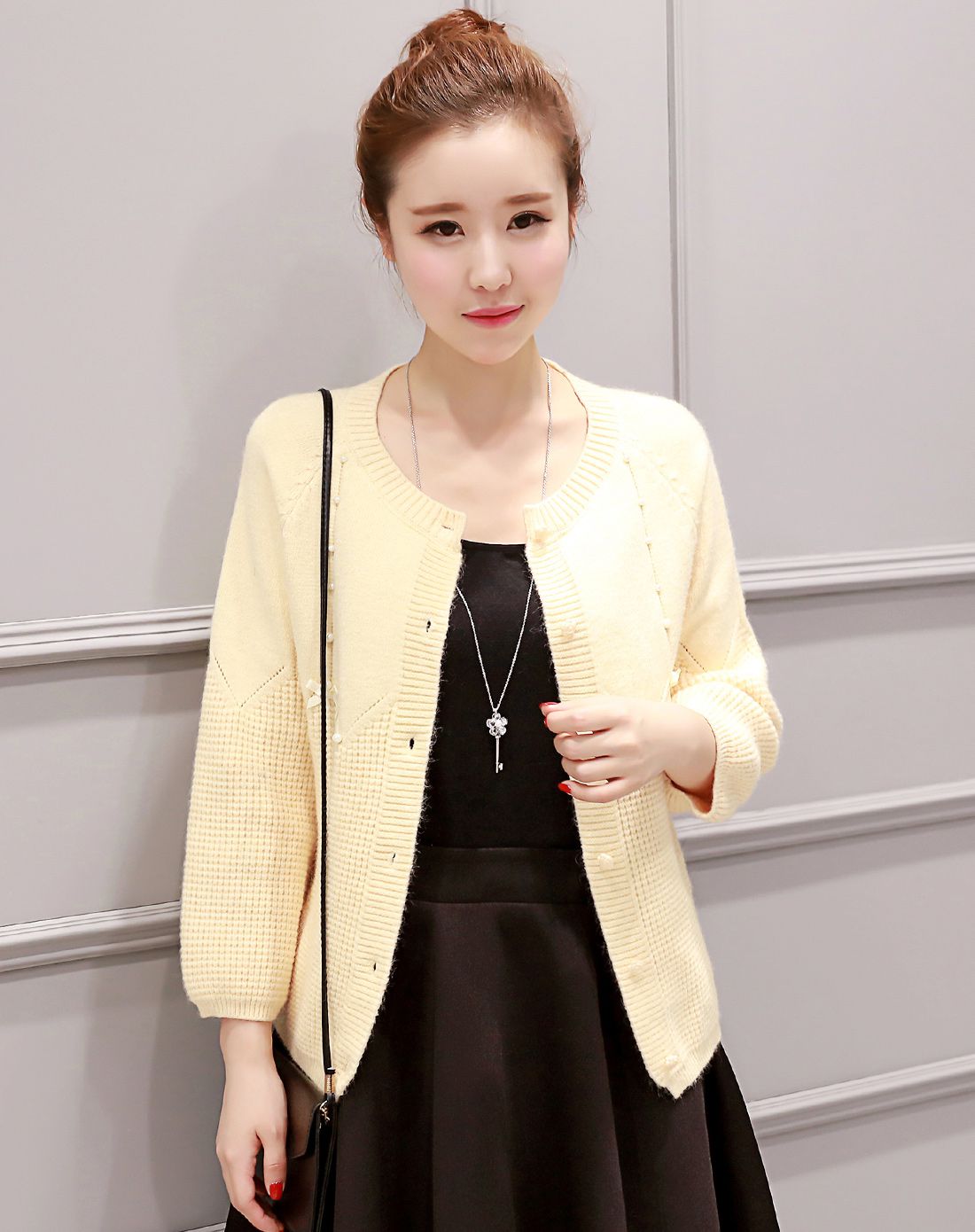 浅蓝短款百搭针织开衫