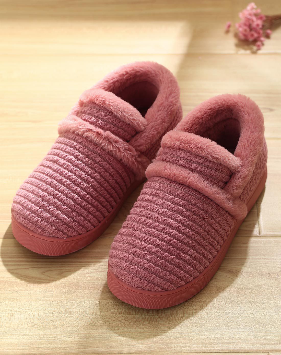 针织鞋面 玫粉色女款横纹毛线拖鞋