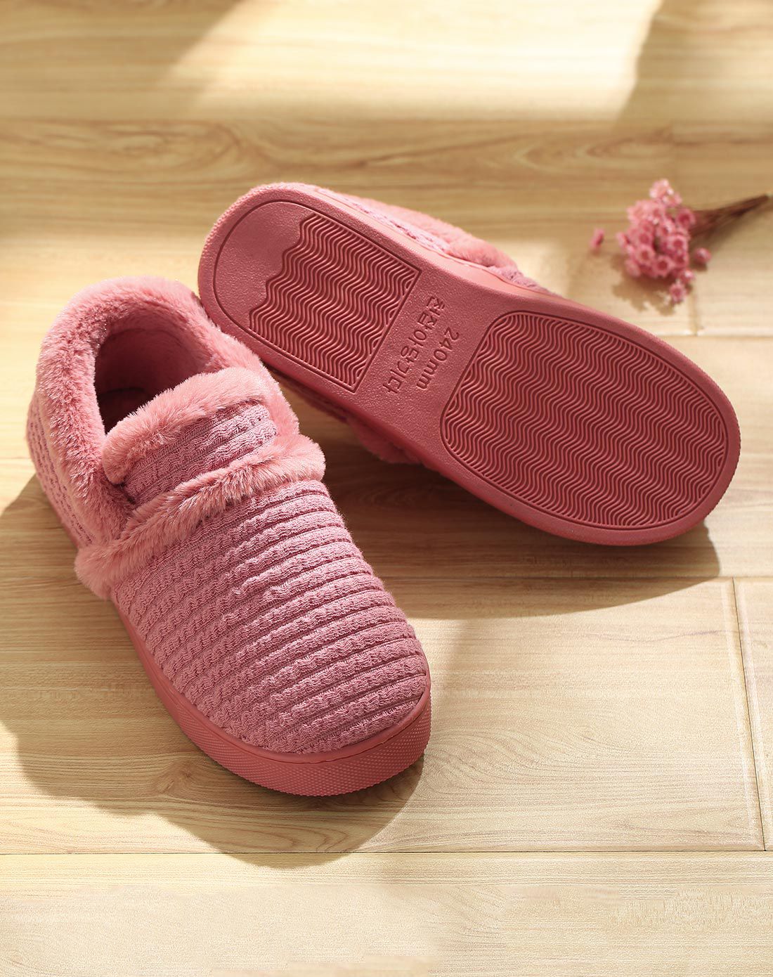 针织鞋面 玫粉色女款横纹毛线拖鞋