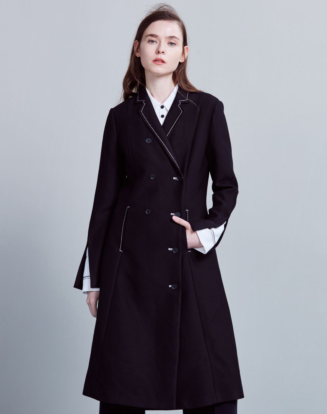 黑色收腰双排扣哥特风风衣