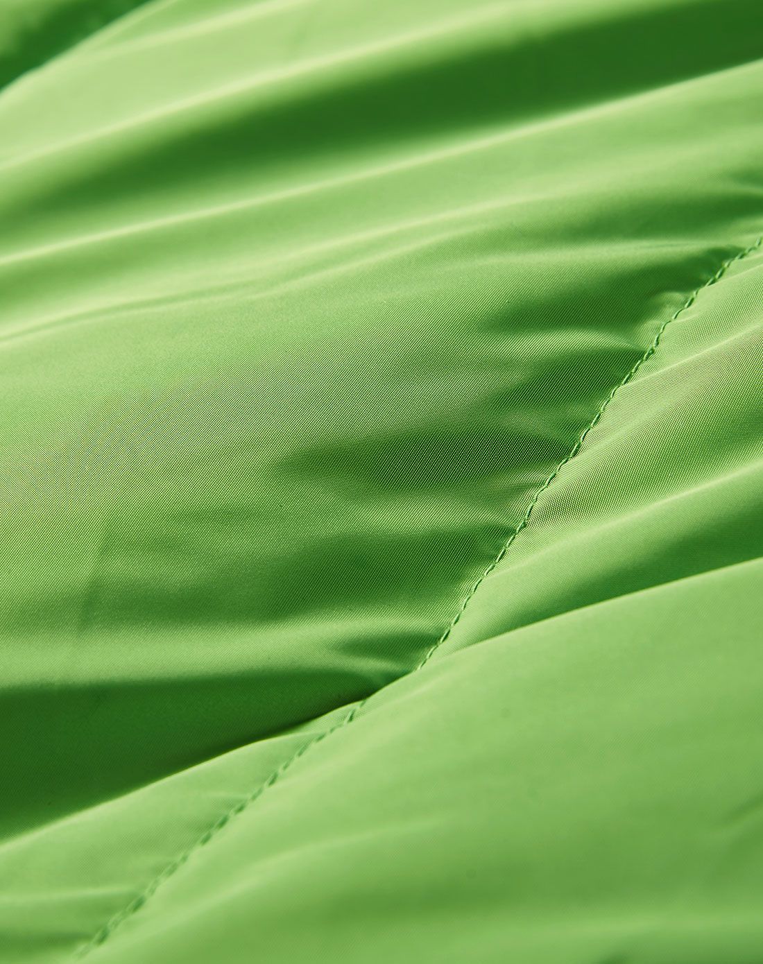 绿色净色羽绒服