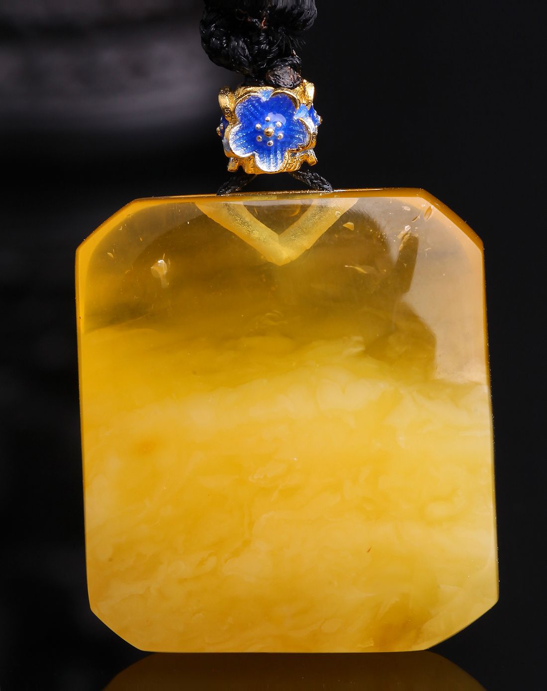 mary windsor 平安无事牌琥珀蜜蜡吊坠净重5.42g