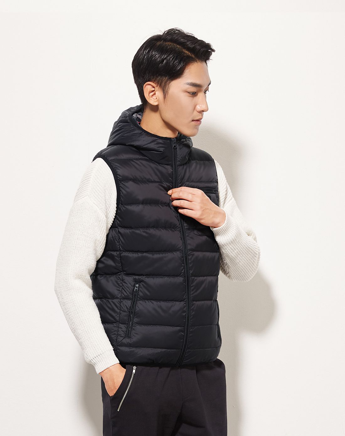 轻量保暖 时尚连帽 男款黑色羽绒马甲