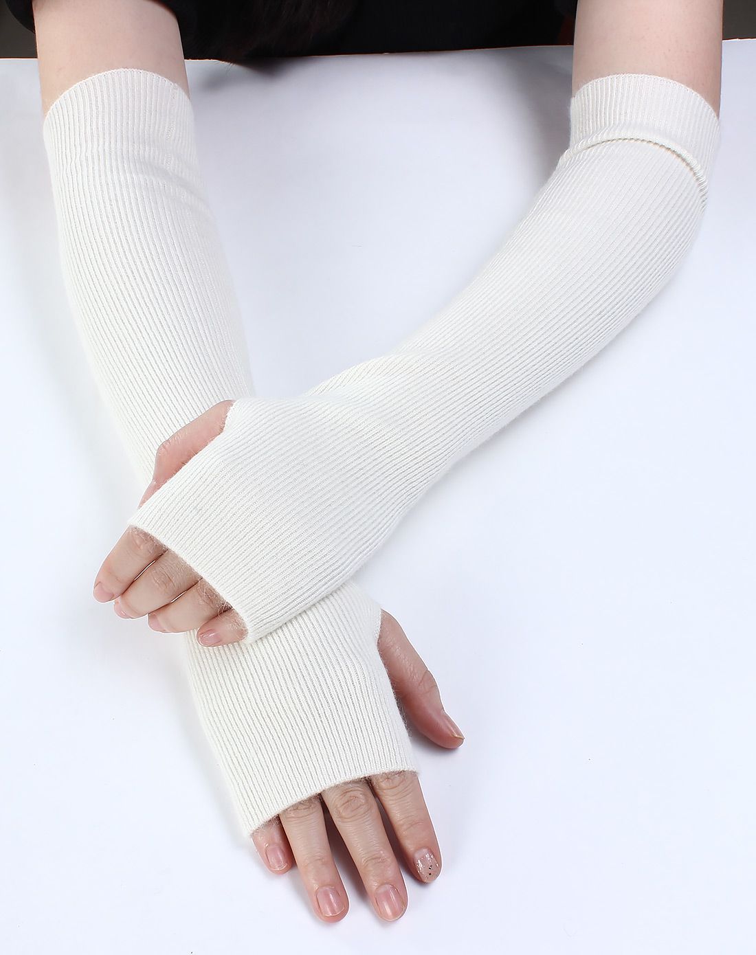 女白色净色抽条长筒保暖护手露指羊毛手套