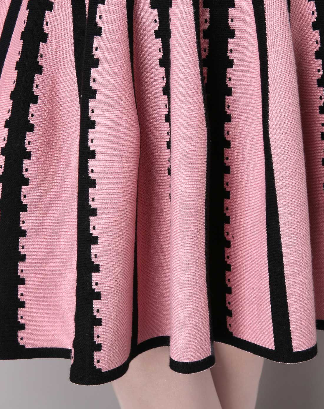 女黑粉色条纹拼接连衣裙