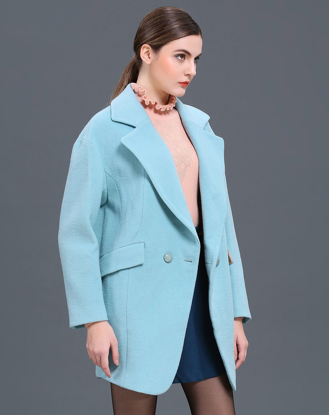 蓝绿色时尚长款大衣