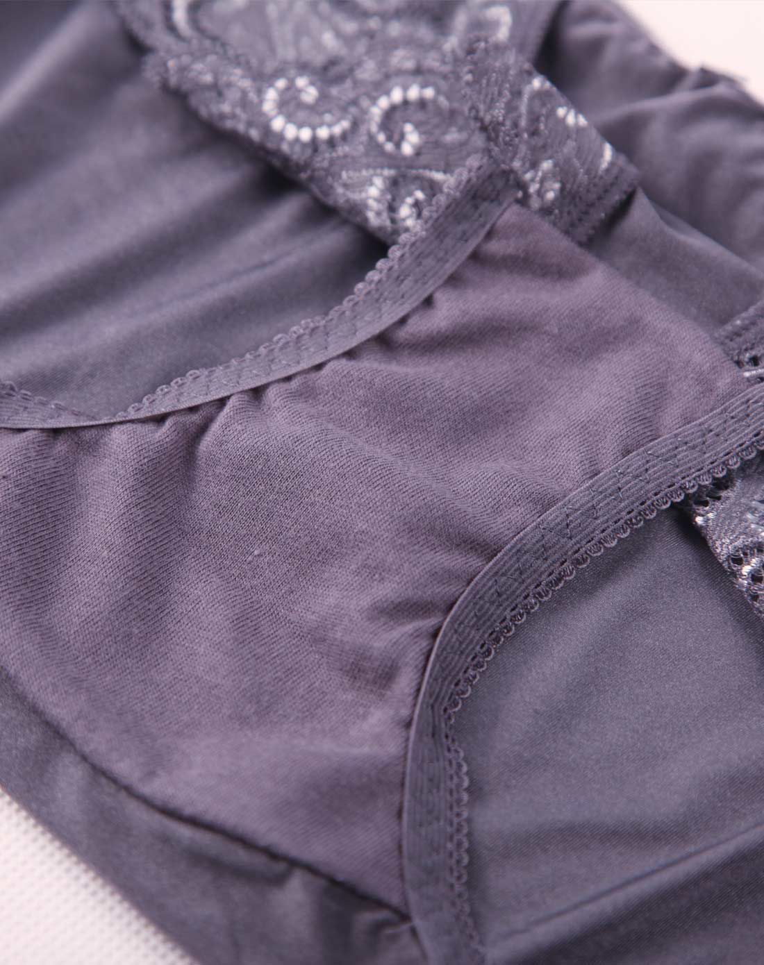 女款深灰色蕾丝低腰三角内裤