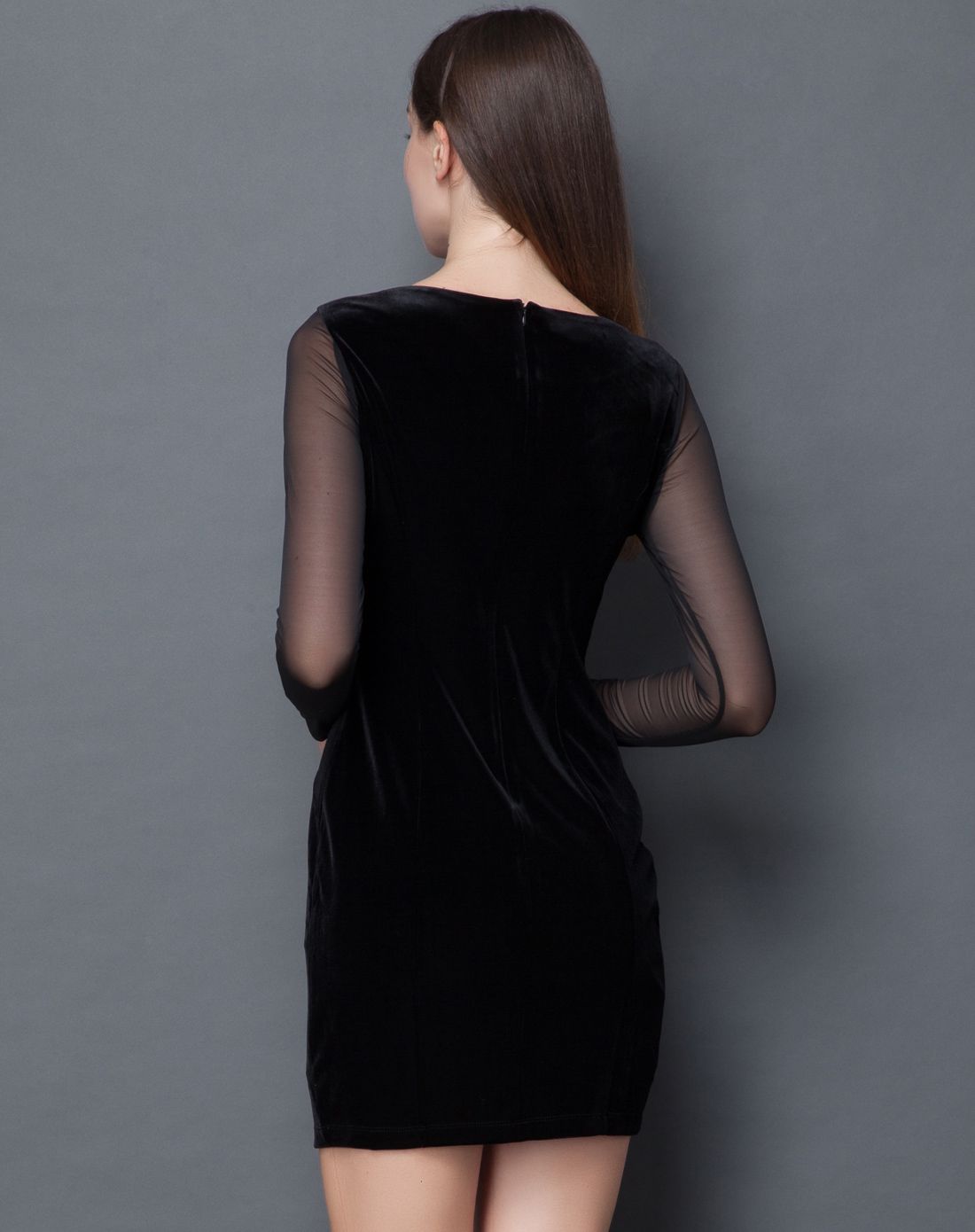 黑色优雅串珠圆领透视连衣裙