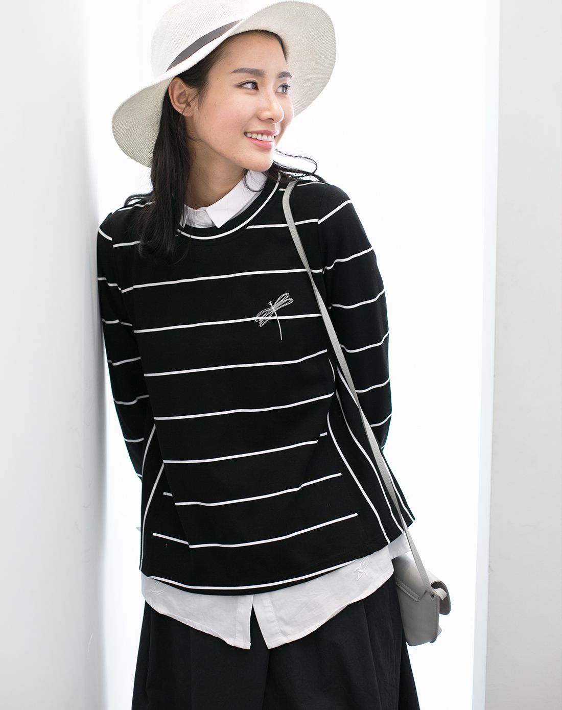 黑色韩版长袖圆领套头条纹t恤