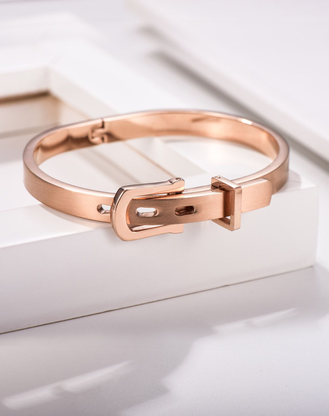 t400 马蹄扣皮带扣手镯两色可选