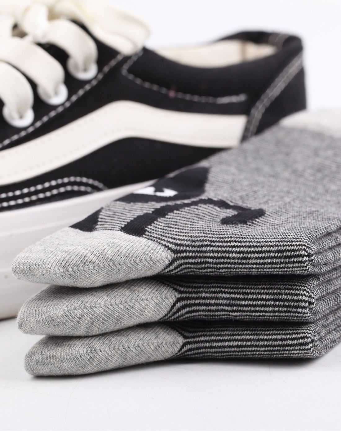 3双装女士浅花灰黑白莱卡休闲袜子