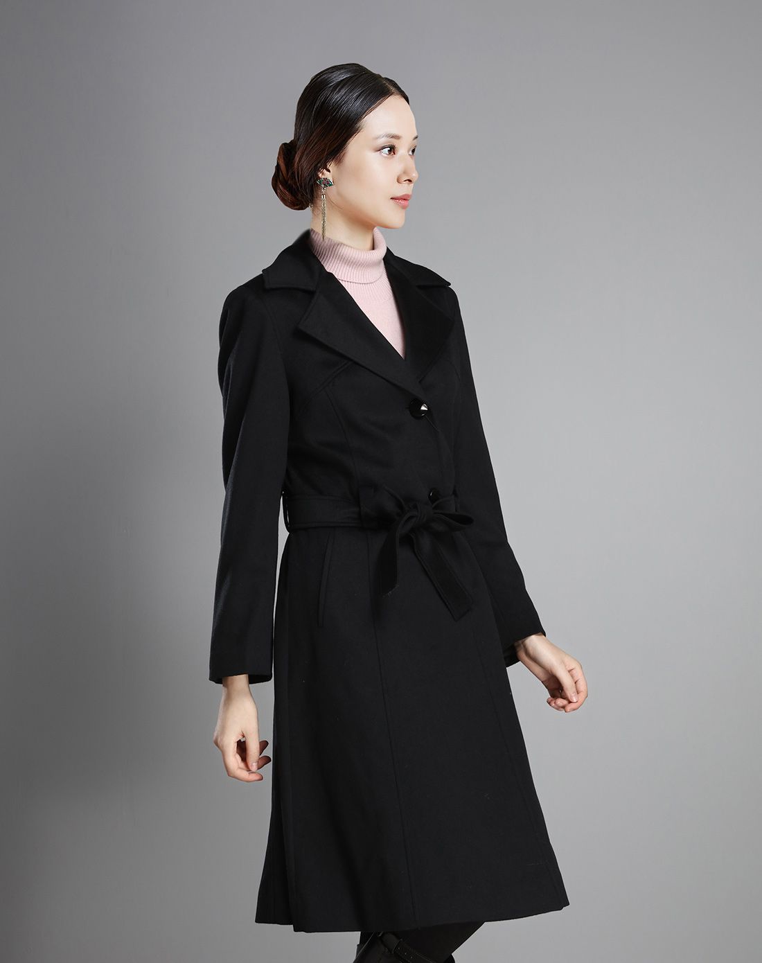 女黑色山羊绒长款大衣