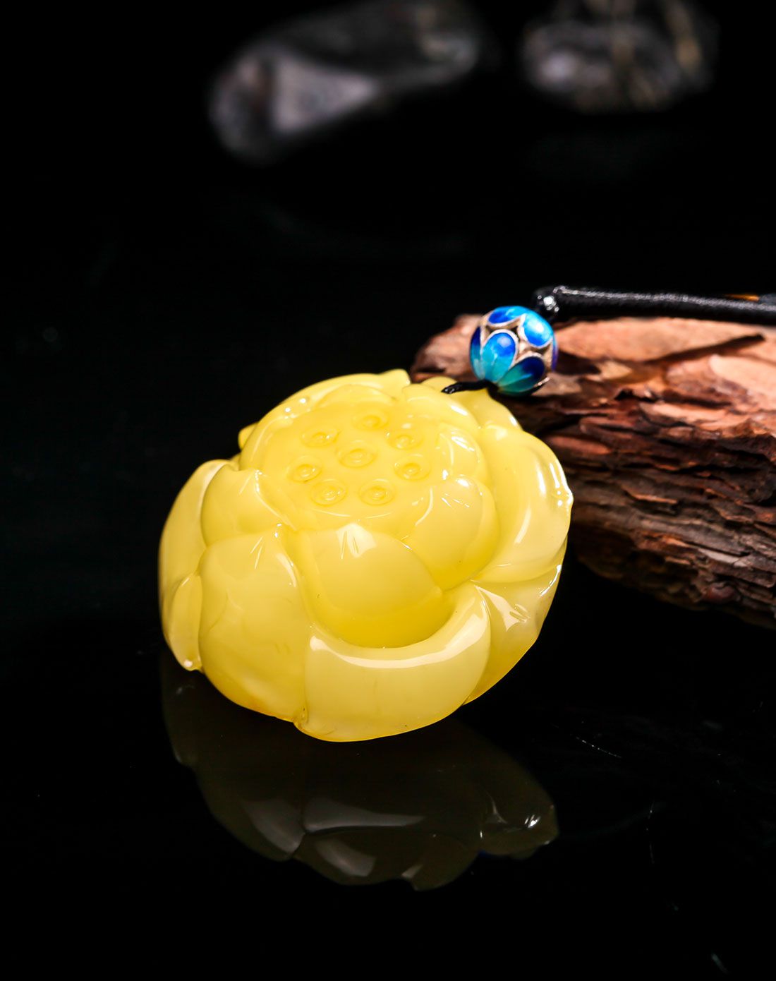 穗南 精雕满蜜莲花蜜蜡吊坠(含绳)