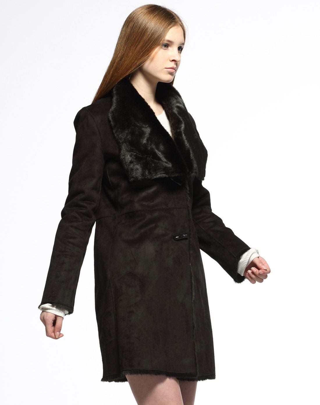 黑色时尚翻毛皮长袖大衣