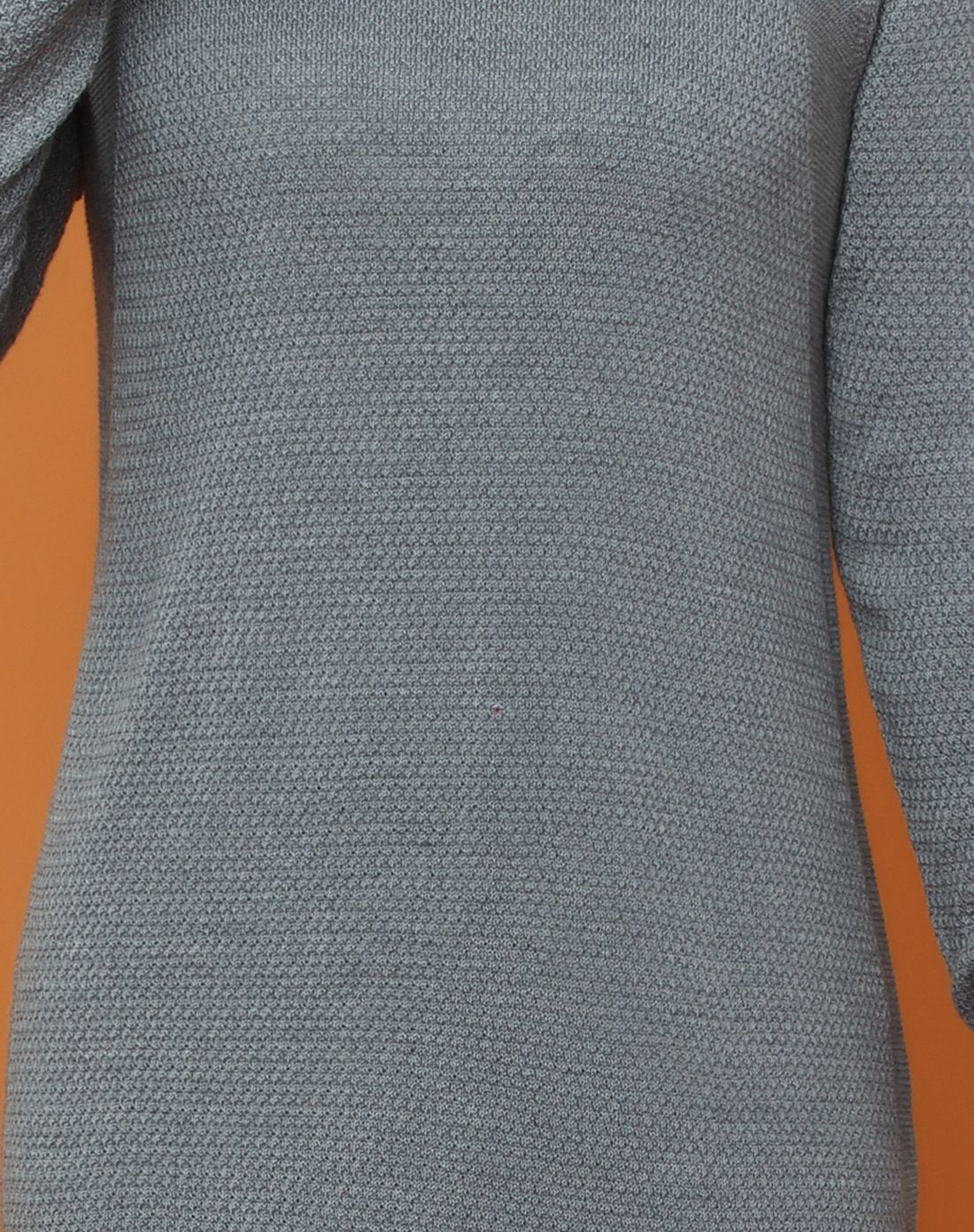 灰色纹理针织简约圆领加长款针织衫