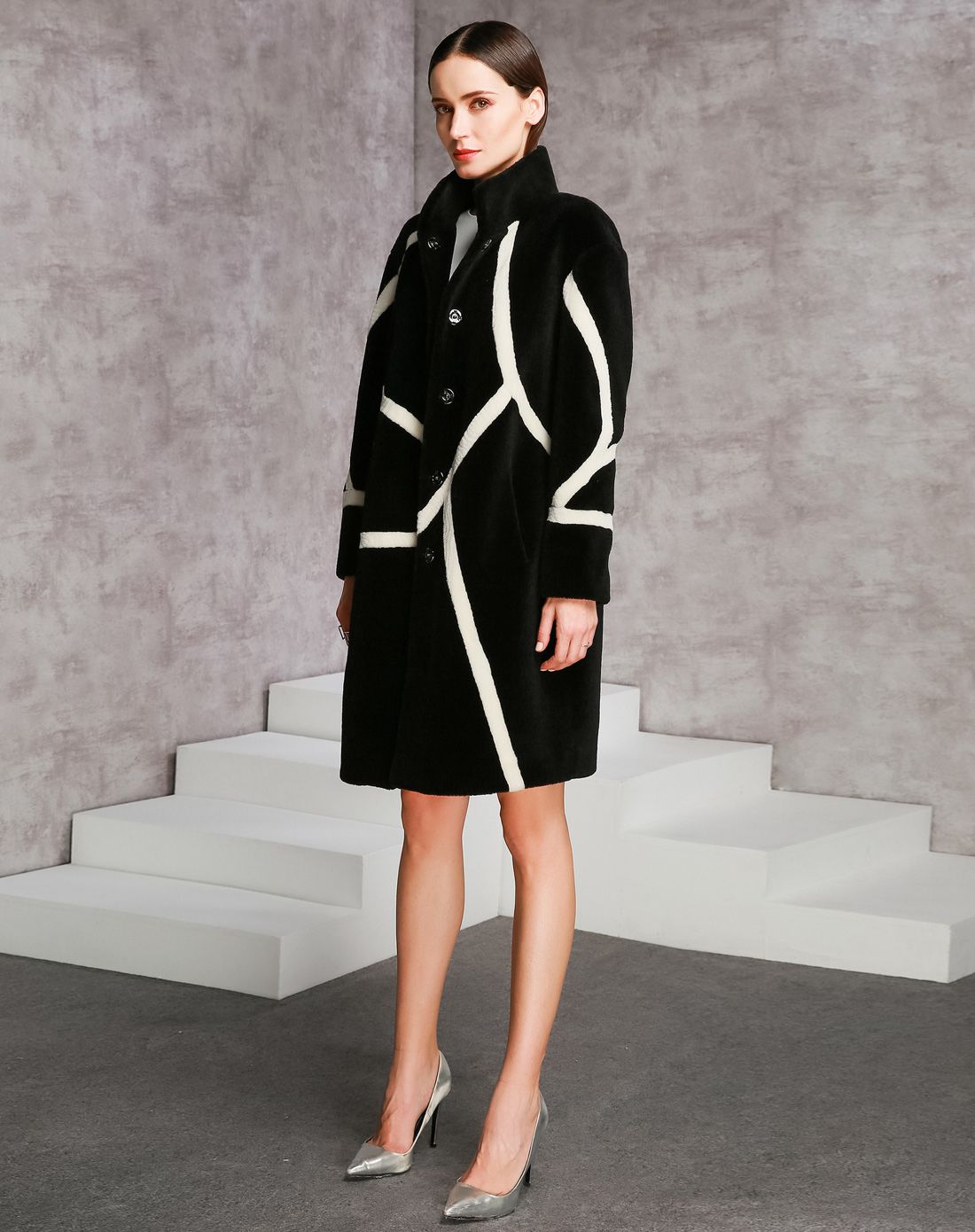 女装黑白线条拼色气质羊毛外套