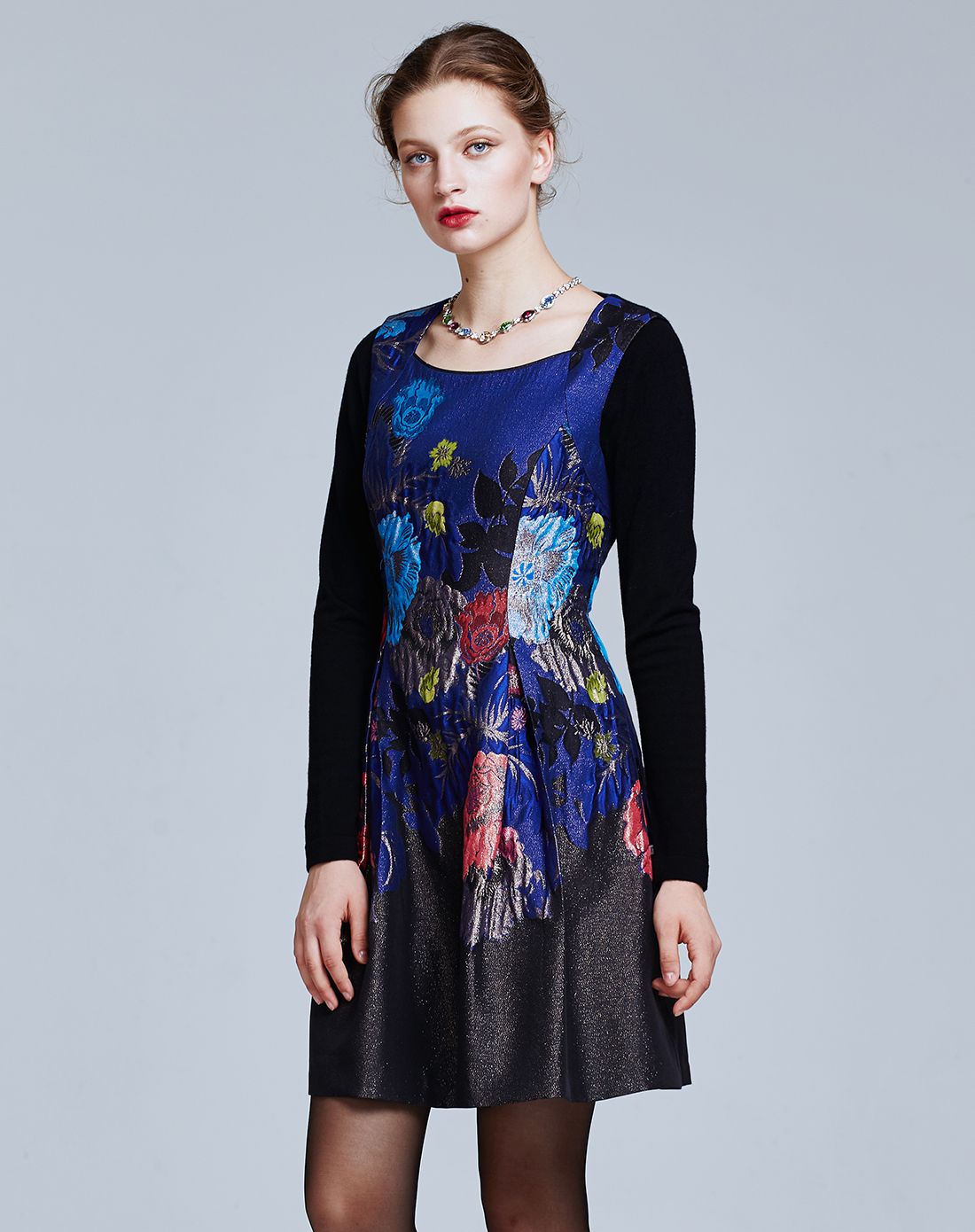 靛蓝织金艺术芙蓉花一字领a摆连衣裙