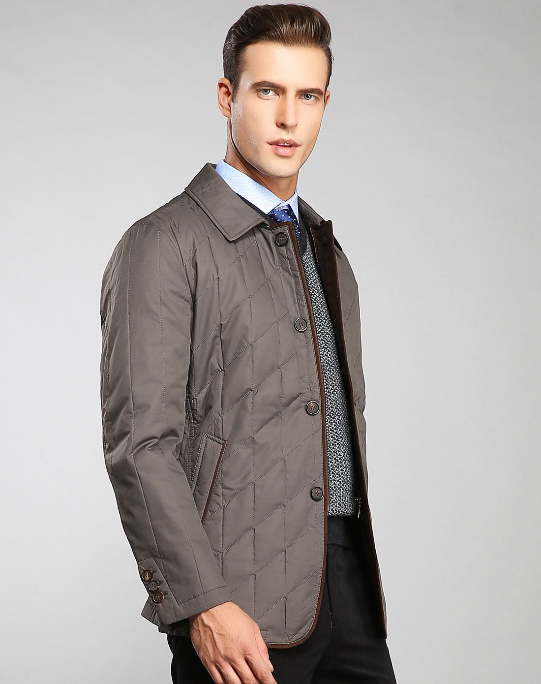 迪赛deicae男装冬季清仓专场干练帅气简约翻领纽扣拉链款羽绒服683415