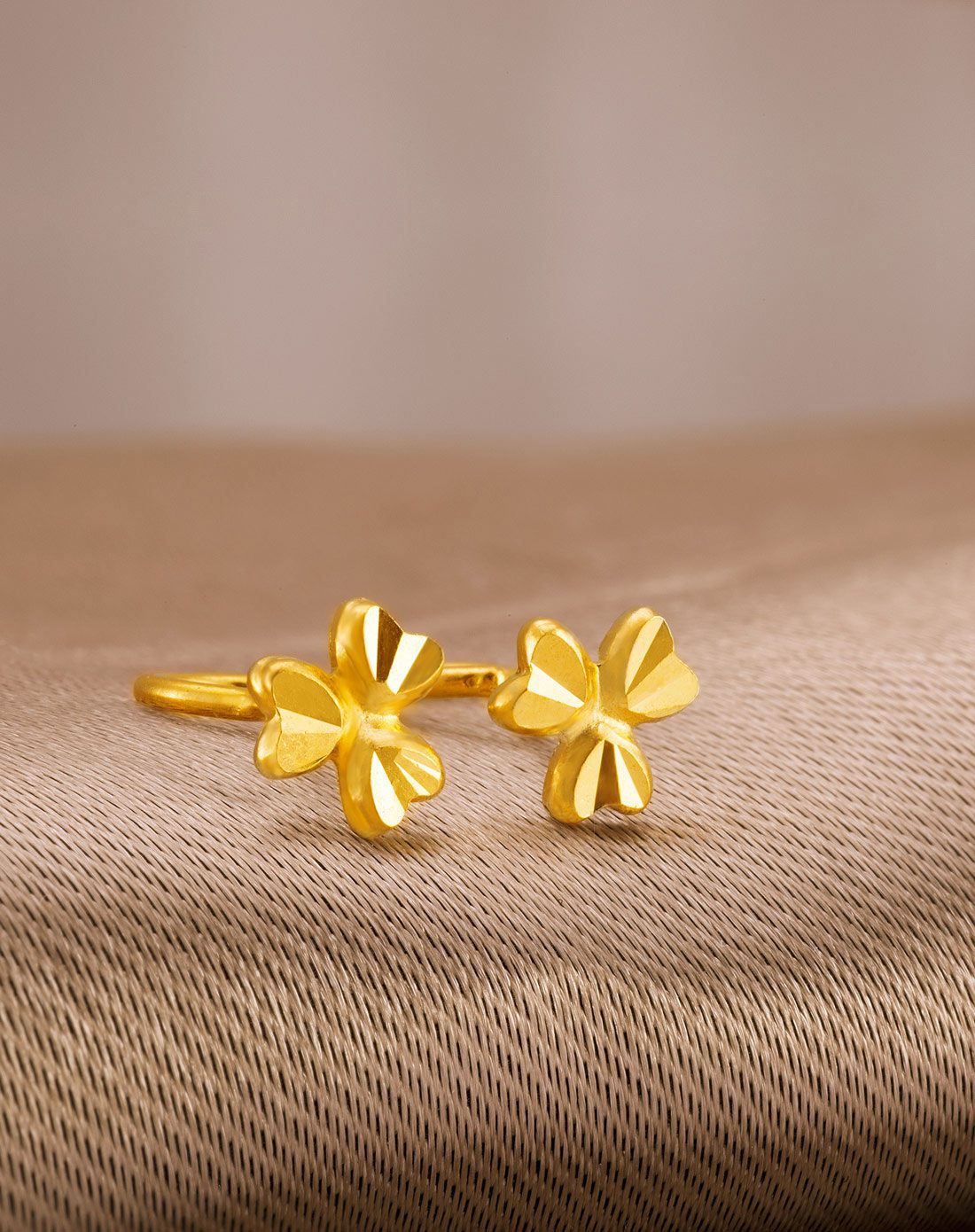 萃华 足金黄金车花三叶草耳钉约1.22克计价