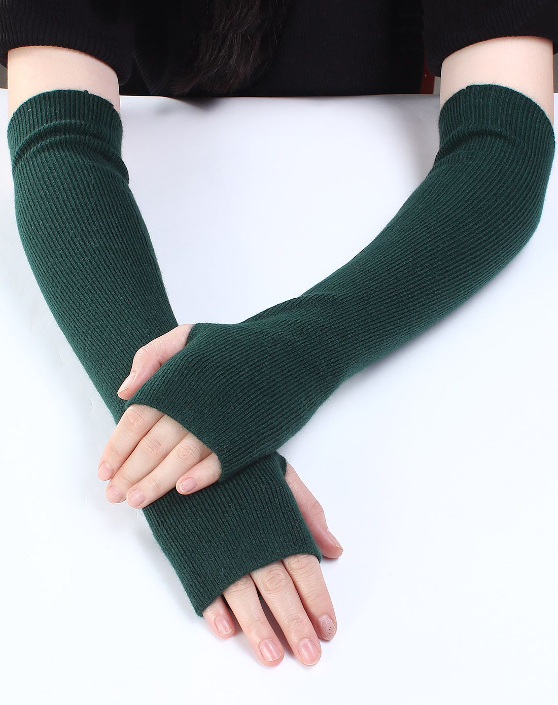 女墨绿净色抽条长筒保暖护手露指羊毛手套