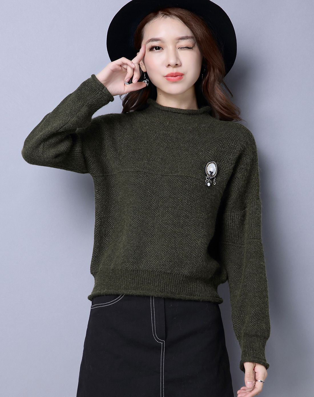 女墨绿色长袖套头毛衣