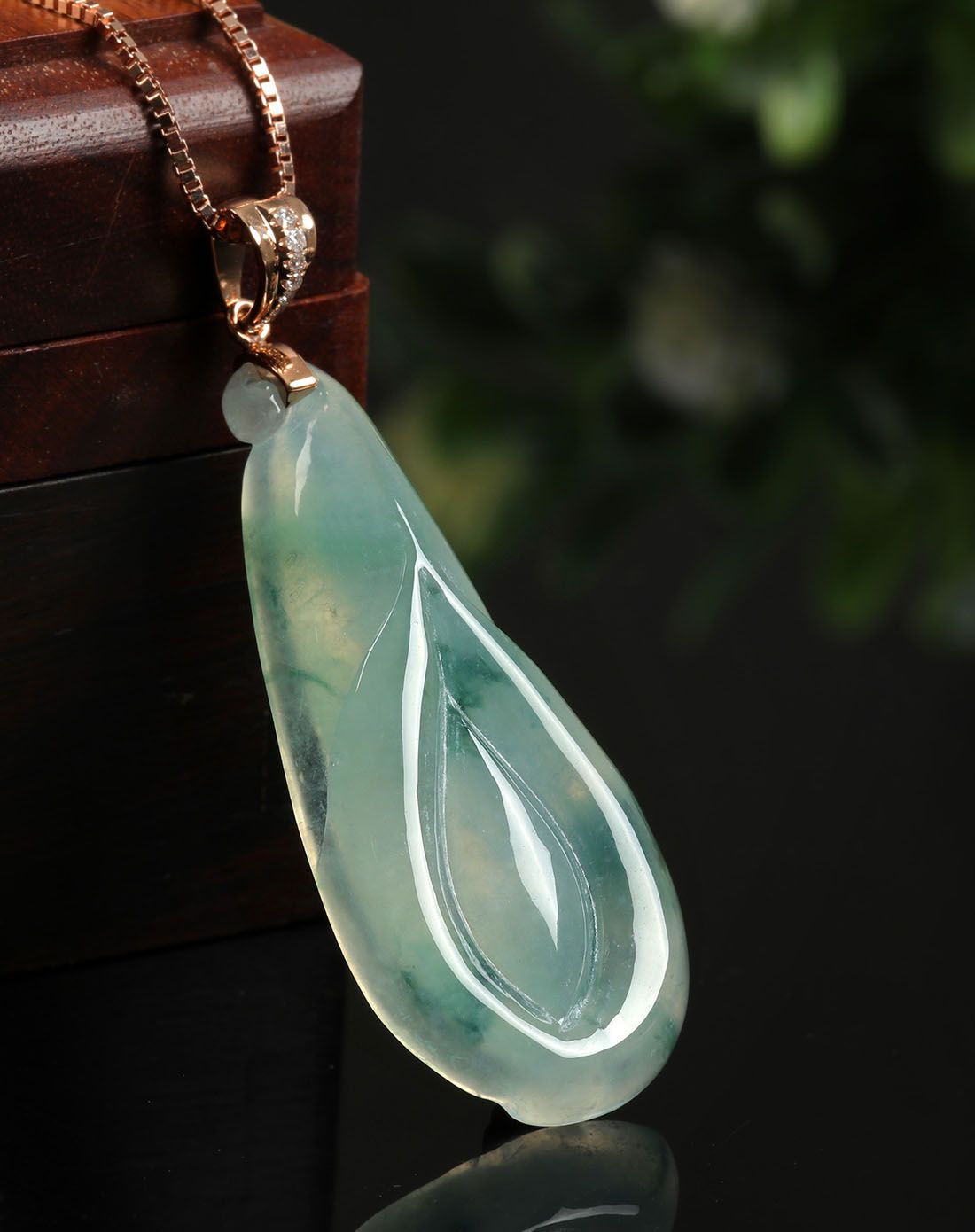 18k金镶钻冰种清雅飘蓝花君子兰吊坠/兰花/金镶玉/玉吊坠