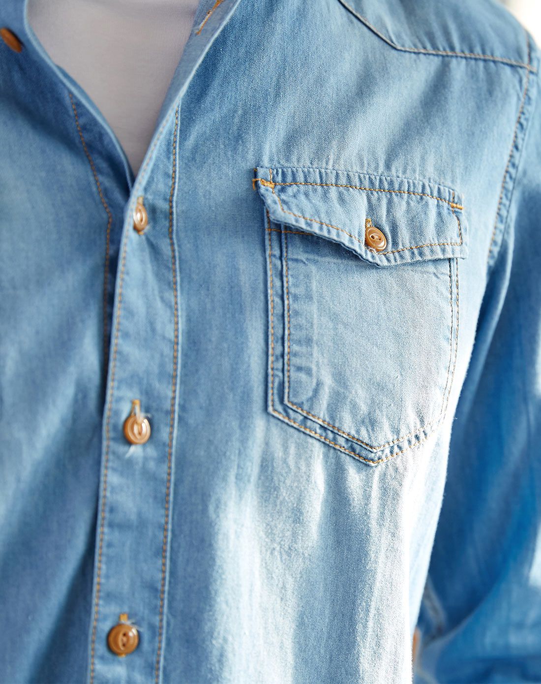 男款浅牛仔蓝牛仔基本长袖衬衫