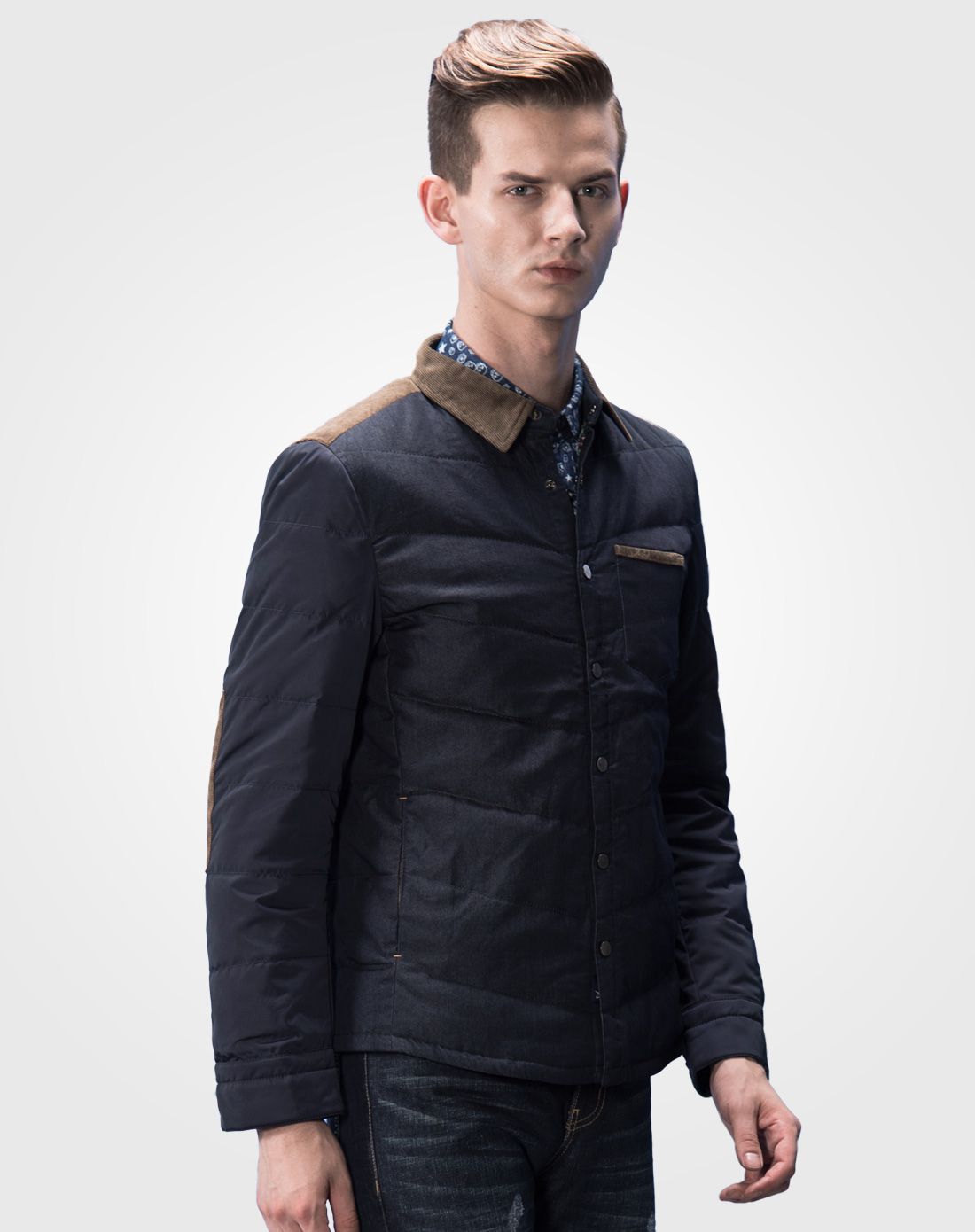 蓝灰色时尚潮流羽绒服