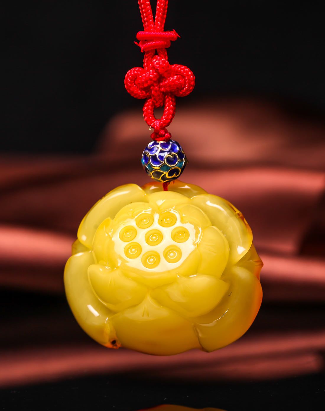 穗南 巧雕俏色莲花蜜蜡吊坠(含绳)