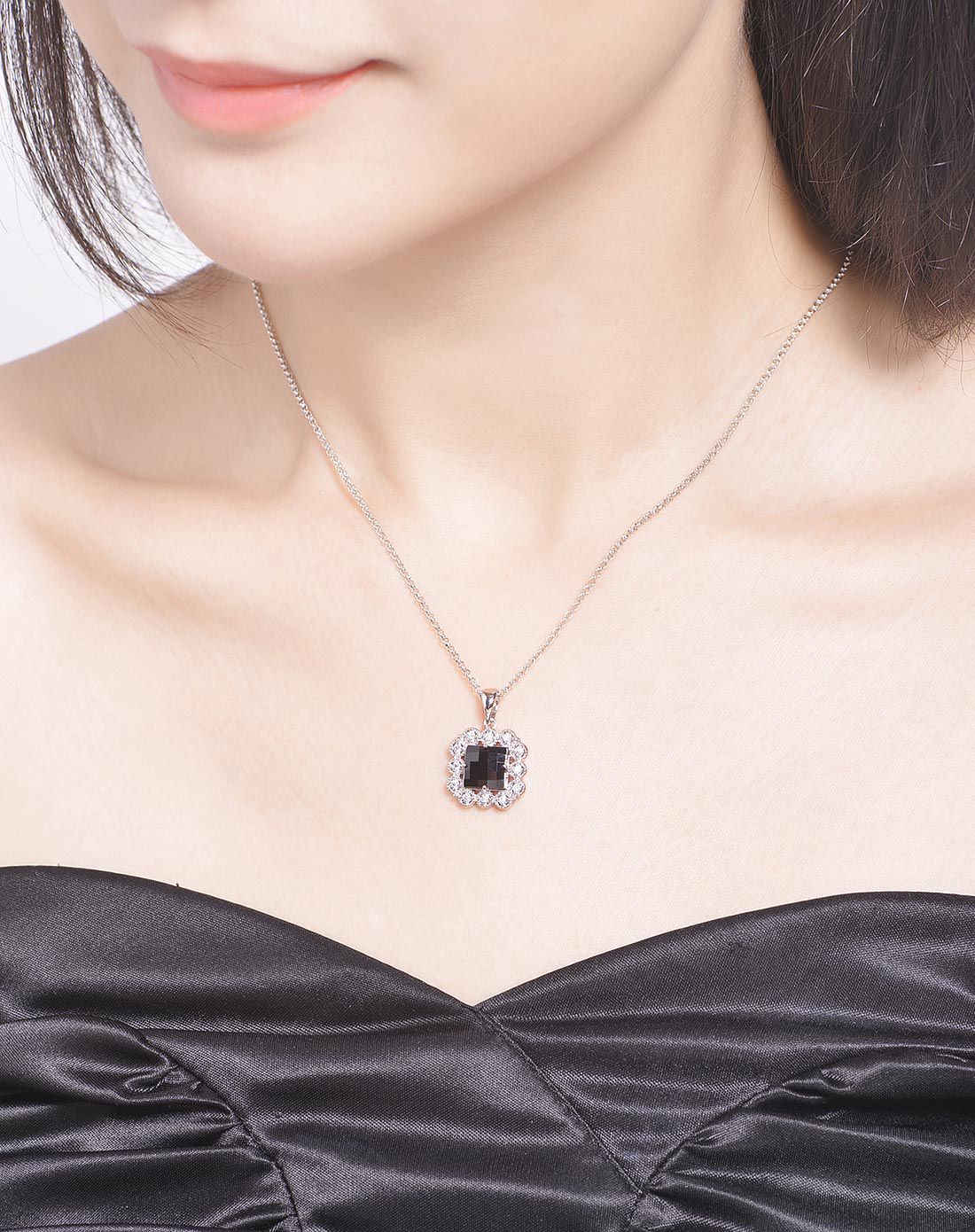 特艾拉 小黑裙施华洛世奇水晶项链