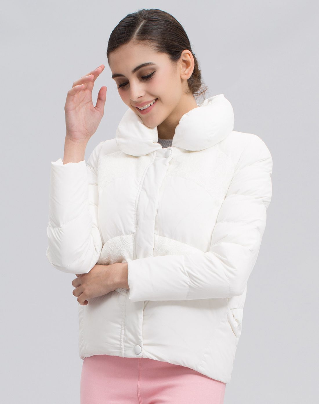 白色时尚欧美羽绒服