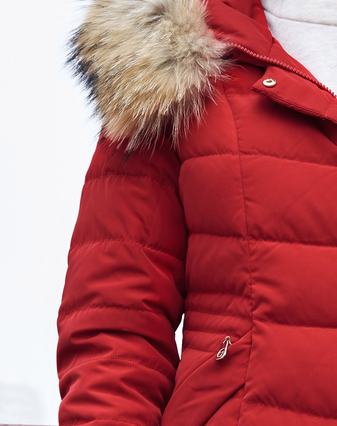 女款枫叶红色连帽大毛领中长款羽绒服