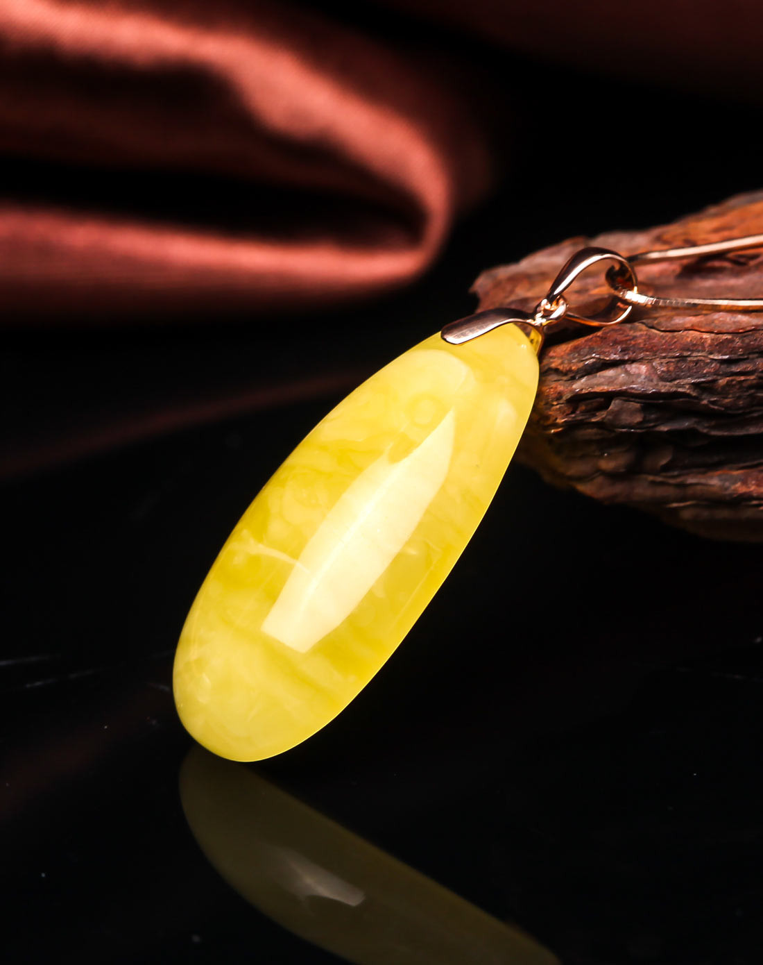 穗南18k金镶金绞蜜蜜蜡吊坠(含配链)