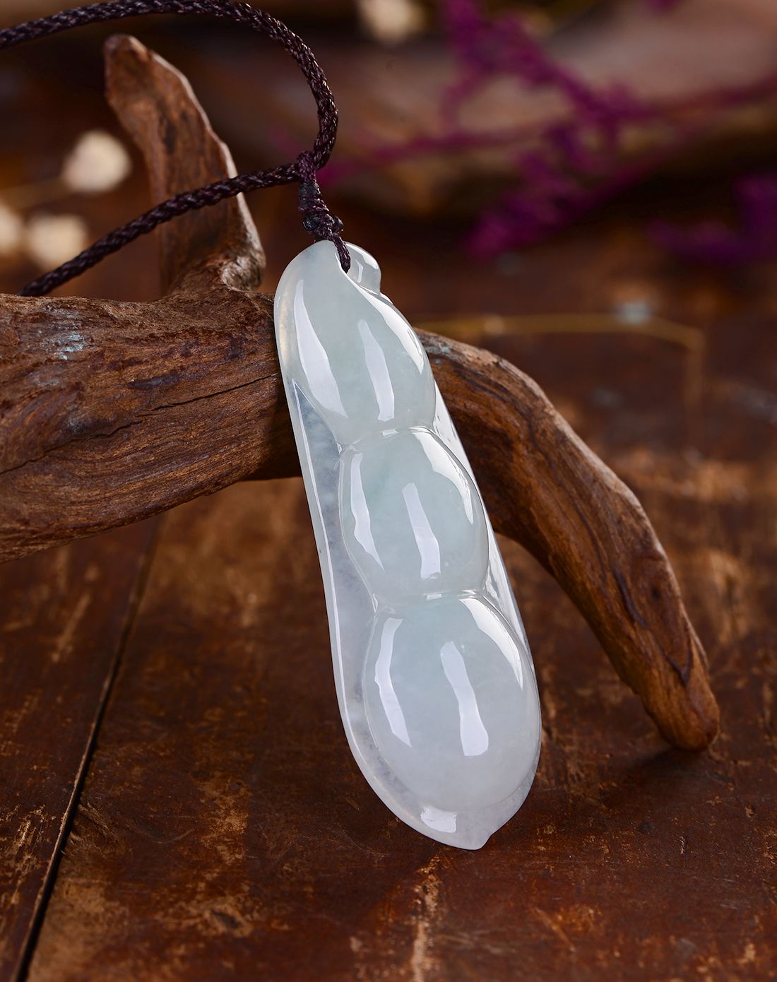 伊戴娇 天然翡翠a货豆绿四季豆挂件