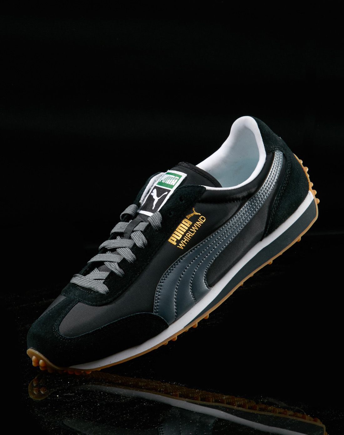 男款黑色运动鞋