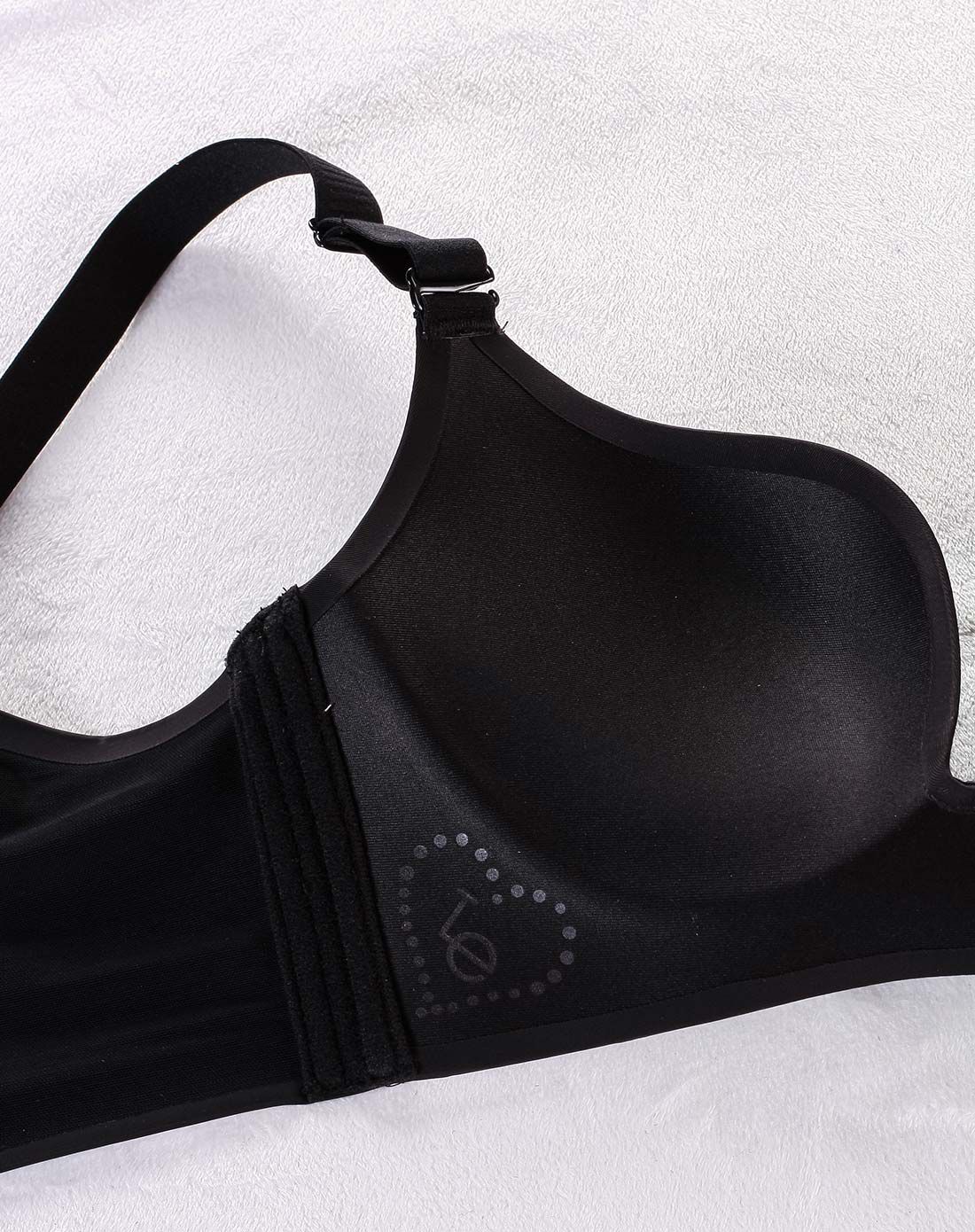 黑色舒适光面半片式聚拢3/4厚杯文胸