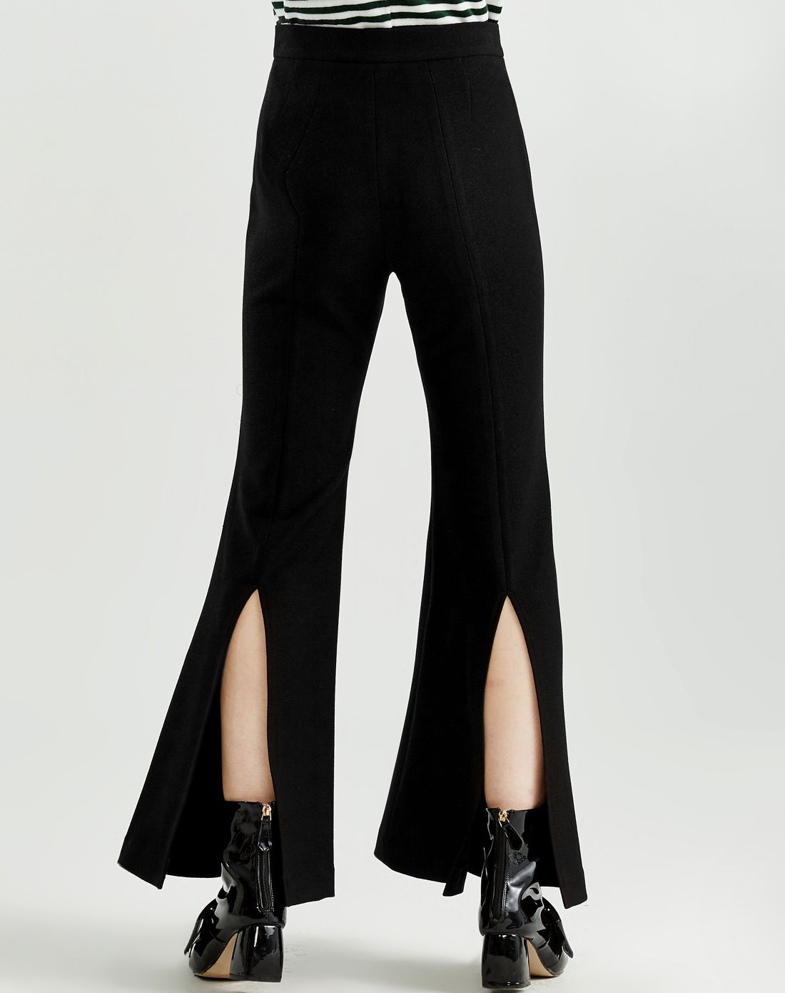 黑色开叉喇叭裤