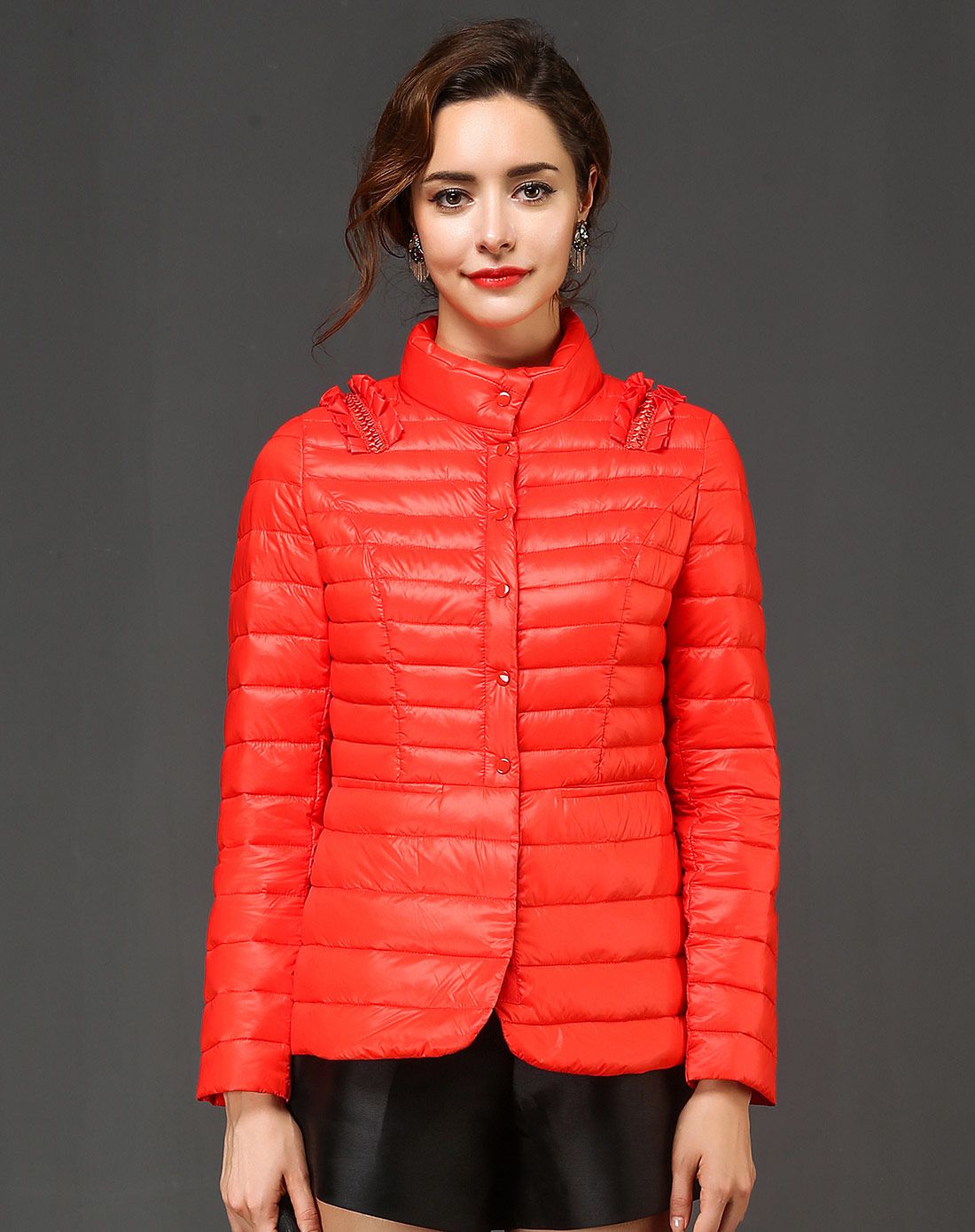 爱美斯橘色羽绒服