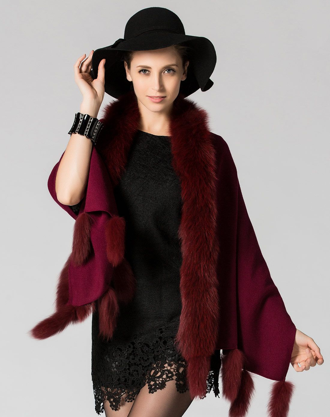 黑色羊绒毛领披肩