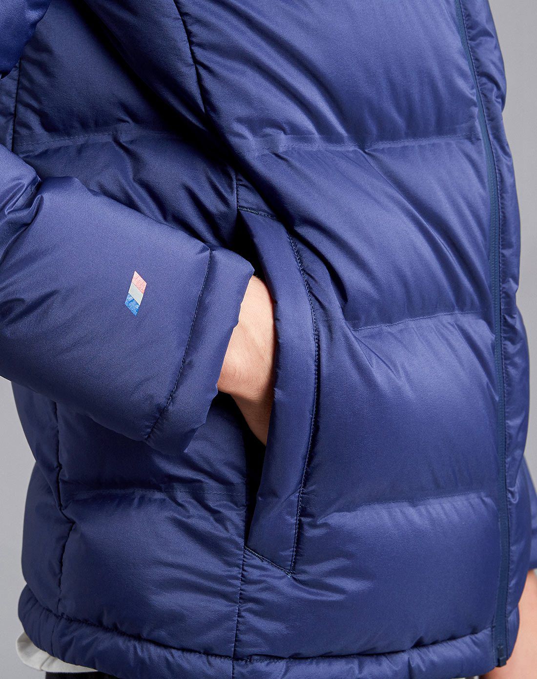 青靛蓝时尚运动羽绒服