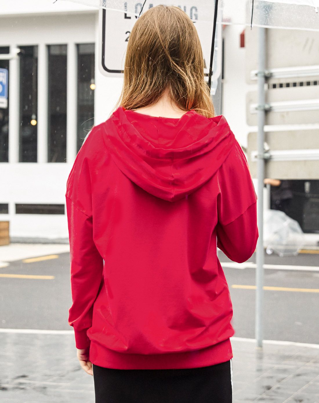 大红色连帽长袖t恤