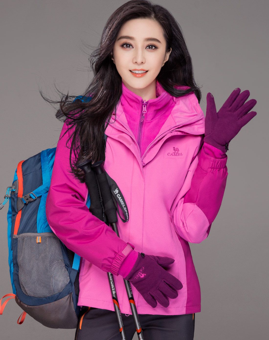 骆驼camel户外女士鞋服专场范冰冰同款防风耐磨 女款冲锋衣艳红/深