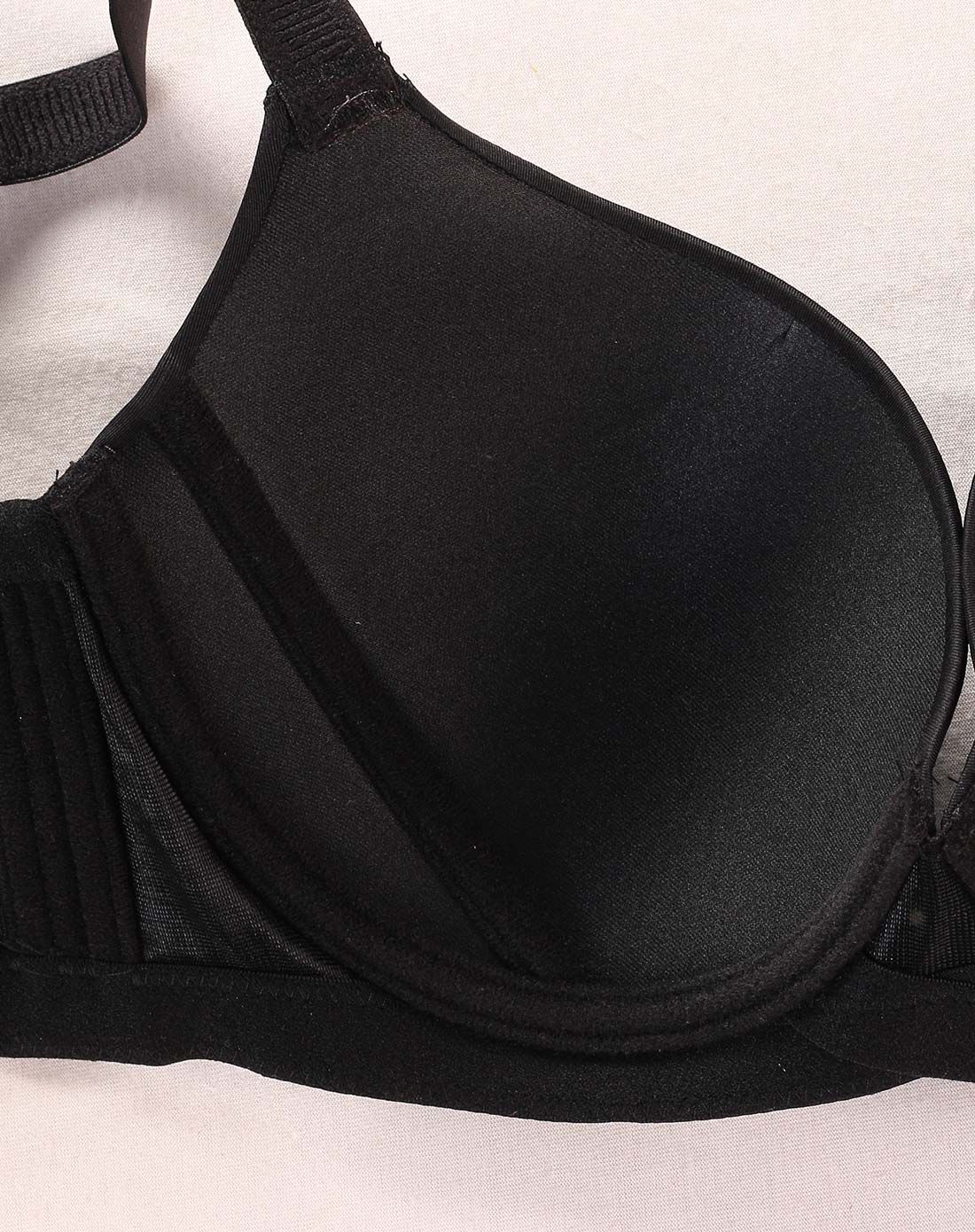 黑色简约光面上托薄模杯大杯文胸